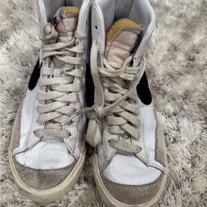 Nike Air blazer women’s size 8 White and Gray High-Top Sneakers